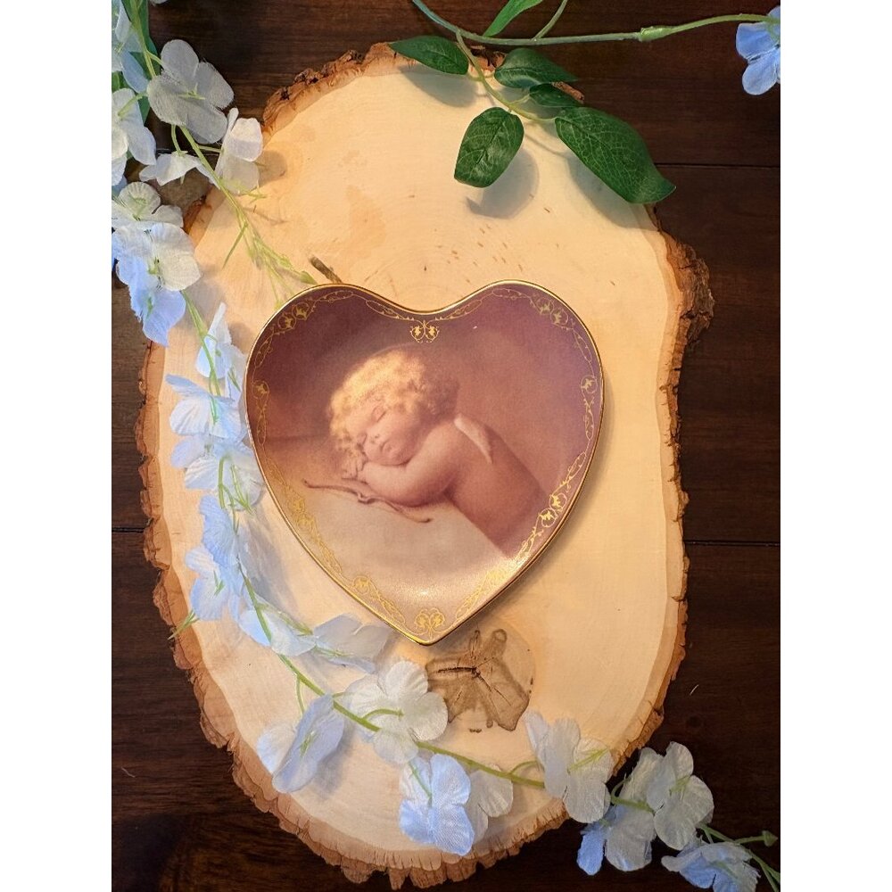 Heart-Shaped Porcelain Decorative Plate "Sweet Slumber" Angel Art & Gold Limited